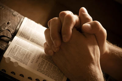 Praying-Hands-over-Bible