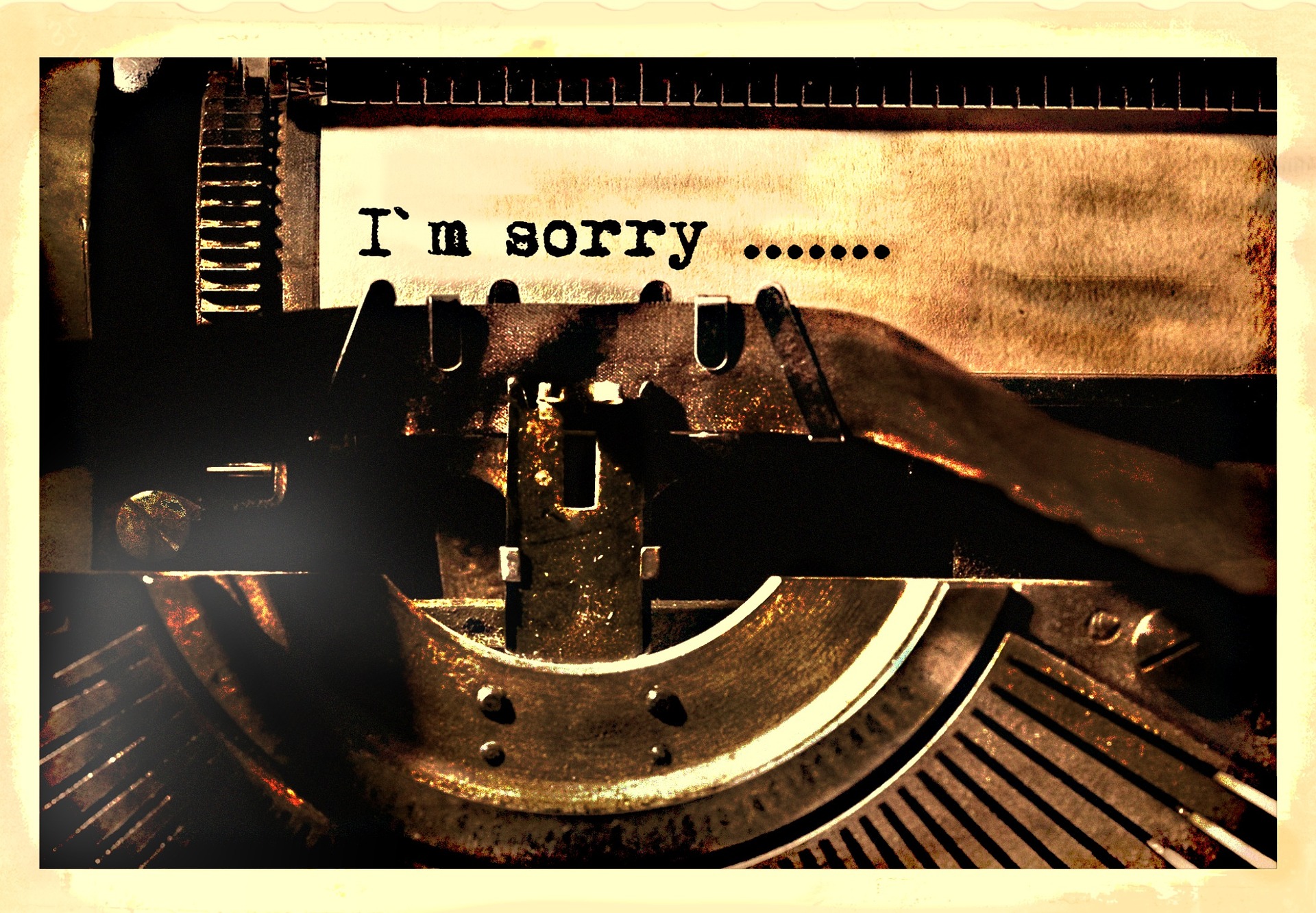 typewriter-sorry-1138667_1920