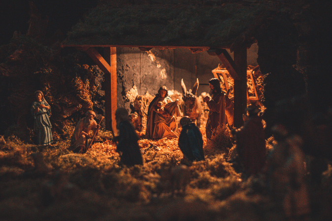 他們看見以後，就把天使對他們論這小孩所說的事，傳揚開了，凡聽見的人都驚訝牧人向他們所說的事。