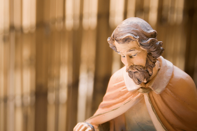 她的丈夫若瑟，因是義人